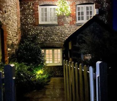 Arundel House | Beautiful 18th century cottage in Arundel