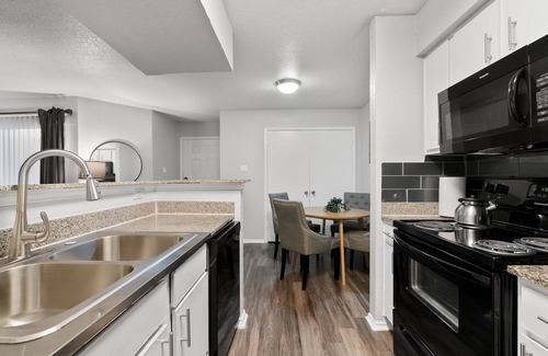 University Hills and Windsor Park Apartment | Beautiful 1BD/1BA in University Hills 4087