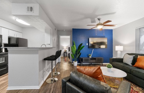 University Hills and Windsor Park Apartment | Beautiful 1BD/1BA in University Hills 4087