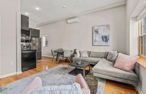 Rittenhouse Row Apartment | Beautiful 1BD With Balcony Hosted By StayRafa - 2F