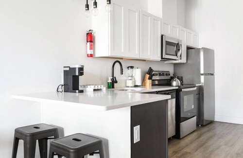 Elizabeth Apartment | Beautiful 1BR next to EWR 4252