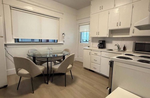 Sunset House | Beautiful 2 bed 1 bath in heritage house