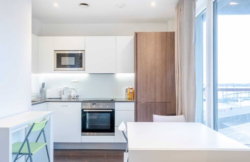 Woolwich Riverside Apartment | Beautiful 2-Bed Apartment in London