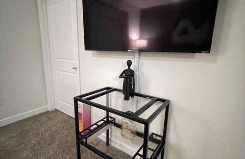 SouthPark Apartment | Beautiful 2 bed room with Pool view