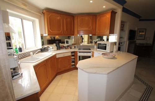 Patroves Apartment | Beautiful 2 bed S. Raf ground floor apt A/C sea views beach 250m