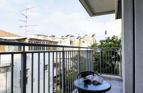 Florentin Apartment | Beautiful 2-bedroom apartment. Modern just a few steps from Bd Rotchild