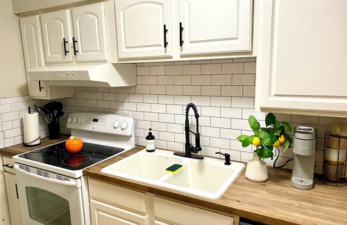 Savannah Victorian District Apartment | Beautiful 2-bedroom apartment by Forsyth Park in Savannah