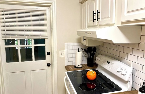Savannah Victorian District Apartment | Beautiful 2-bedroom apartment by Forsyth Park in Savannah