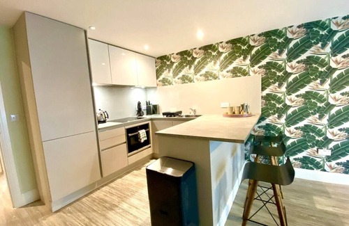 Poole Apartment | Beautiful 2 Bedroom Apartment inc. Parking & Wifi