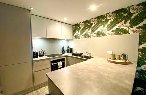 Poole Apartment | Beautiful 2 Bedroom Apartment inc. Parking & Wifi