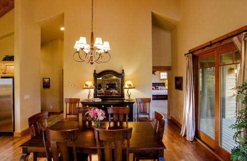 Dover Bay Cabin | Beautiful 2 Bedroom Cabin in Dover Bay/Sandpoint Idaho. Sleeps 7.