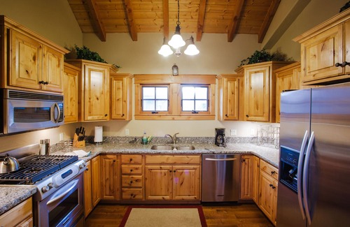 Dover Bay Cabin | Beautiful 2 Bedroom Cabin in Dover Bay/Sandpoint Idaho. Sleeps 7.