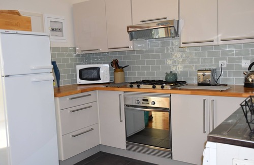 Crazannes Cottage | Beautiful 2 bedroom cottage 5 minutes from the River Charente