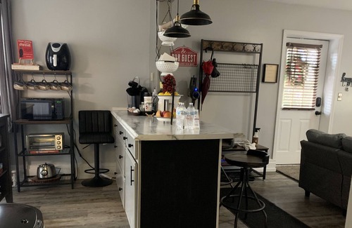 Derrick City Apartment | Beautiful 2 bedroom spacious upper apartment with private driveway , fast Wi-Fi