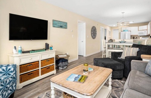 Heron Harbour Isle Condo | Beautiful 2 BR 2 BA Unit in the Popular Harbour Club Community!