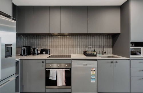 Bruce Apartment | Beautiful 2-BR with Lakeside View