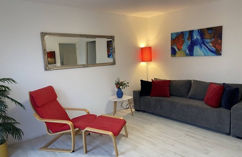 Sindelfingen Apartment | Beautiful 2-room top floor apartment (southbalcony/elevator/underground parking)