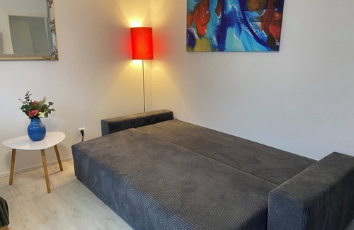 Sindelfingen Apartment | Beautiful 2-room top floor apartment (southbalcony/elevator/underground parking)