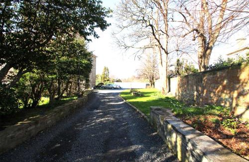 Ayr Apartment | Beautiful 2 to 3 bed apartment with stunning views!