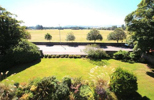 Ayr Apartment | Beautiful 2 to 3 bed apartment with stunning views!