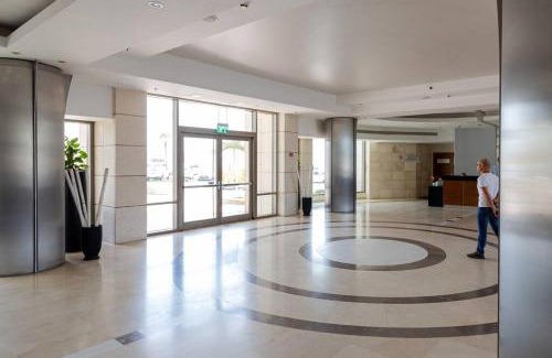 Herzliya Pituach Apartment | Beautiful 2bd family apt by the beach - pool & parking & gym