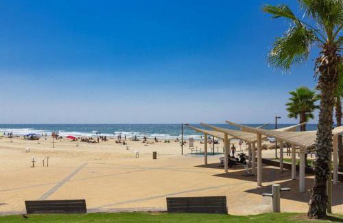 Herzliya Pituach Apartment | Beautiful 2bd family apt by the beach - pool & parking & gym