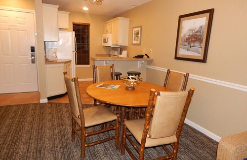South Lee Villa | Beautiful 2BD Villa in Berkshires Resort
