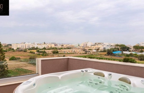 Ghaxaq Apartment | Beautiful 2BR Penthouse with private HOB TUB
