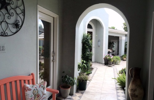 North San Antonio - SAT House | Beautiful 3 bdrm. 199- with large tropical patio, hot tub in gated community
