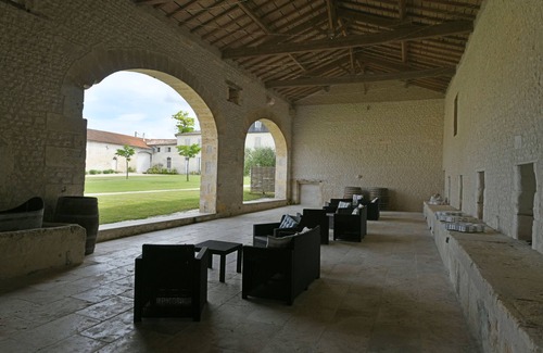 Reaux House | Beautiful 3 bedroom French Cottage - Heated Swimming Pool & Garden - Vineyards