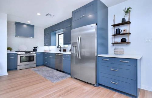 Valley Glen House | Beautiful 3 Bed Home with a Large Back Yard Outdoor Space