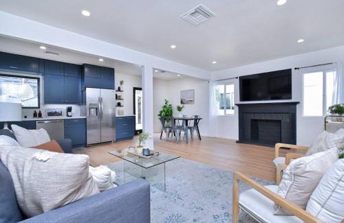 Valley Glen House | Beautiful 3 Bed Home with a Large Back Yard Outdoor Space