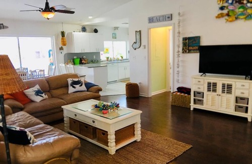 Summerland Key House | Beautiful 3 bed 2 bath deep water canal front home
