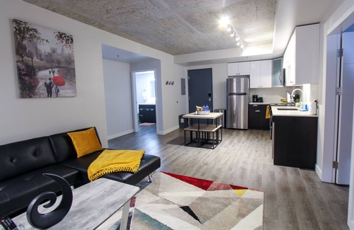 Southcenter Apartment | BEAUTIFUL 3 bedroom 2 bathroom skyrise with mountain view!