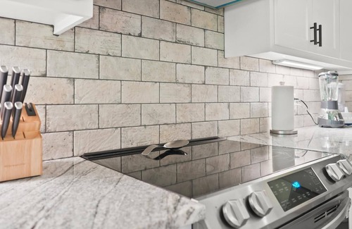 Flint House | Beautiful 3-bedroom, 2 Bath New Build Home on Lake Palestine with WiFi, AC