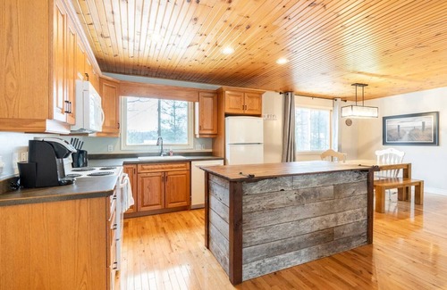 Port Franks Cottage | Beautiful 3 bedroom, 1 bath cottage in the heart of Port Franks, Ontario.