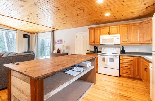 Port Franks Cottage | Beautiful 3 bedroom, 1 bath cottage in the heart of Port Franks, Ontario.