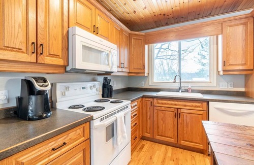 Port Franks Cottage | Beautiful 3 bedroom, 1 bath cottage in the heart of Port Franks, Ontario.