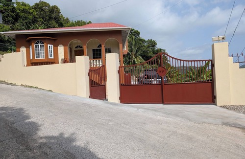 Hope Bay House | Beautiful 3-bedroom house with Oceanview in Hope Bay and AC