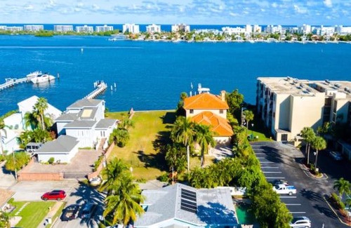 East Ocean Ave House | Beautiful 3 bedroom home really close to the beach