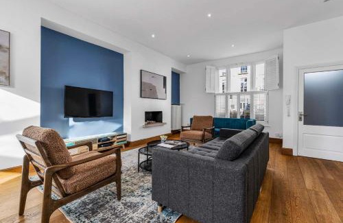 Holland Park Apartment | Beautiful 3-Bedroom House with Garden and Rooftop Retreat