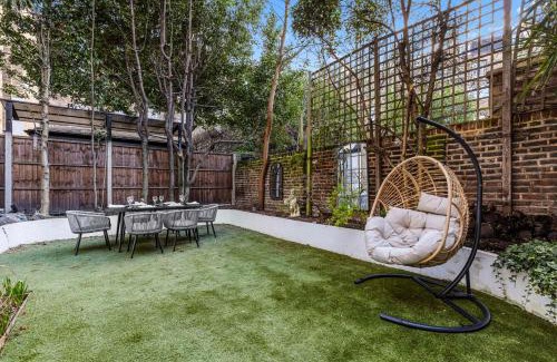 Holland Park Apartment | Beautiful 3-Bedroom House with Garden and Rooftop Retreat