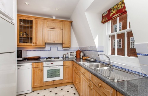 Royal Borough of Kensington and Chelsea House | Beautiful 3 bedroom Terraced Victorian Mews house