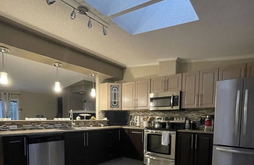 Anglemont House | Beautiful 3 bedroom vacation home with hot tub hosted by Eagle Ridge Stays Ltd.