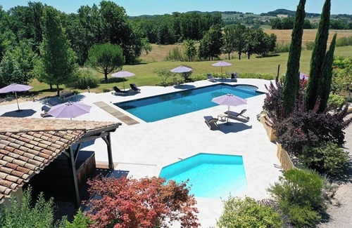 Salles Villa | Beautiful 3-bedroom villa with swimming pool and tennis court