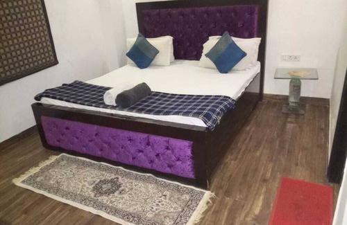 Sat Bari Apartment | Beautiful 3BHK Apmt at Iconic Location Chattarpur