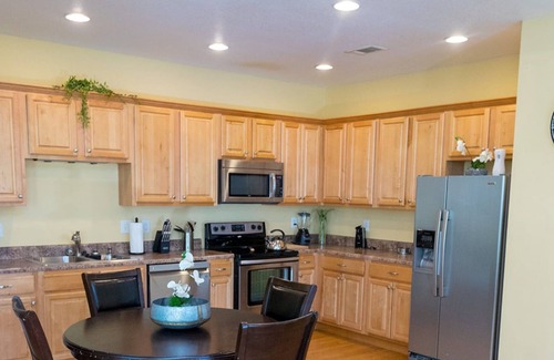 Kreole Apartment | Beautiful 3BR 2BA/Full Kitchen/Balcony/W&D