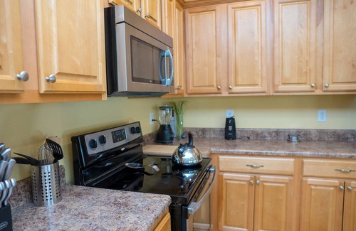 Kreole Apartment | Beautiful 3BR 2BA/Full Kitchen/Balcony/W&D