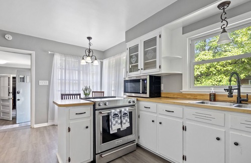 Newport News House | Beautiful 3BR/2Baths, minutes from Hampton University, peaceful, pet-friendly
