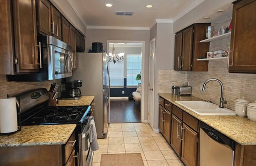 Mesa Park House | Beautiful 3BR Home/Minutes from the Domain/Near Q2 Stadium/Pet Friendly